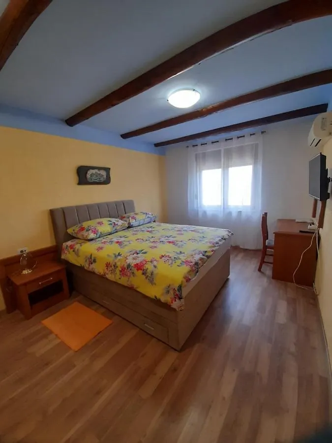 Couette-café Bed And Breakfast Lovac Kaldanija